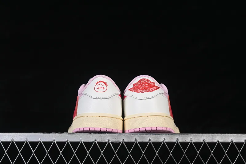 All categories Air Jordan Jordan series basketball shoes Air Jordan 1 Low OG version Travis Scott x Air Jordan 1 Low OG AJ1 Joe 1 undercut low IQ7604-101